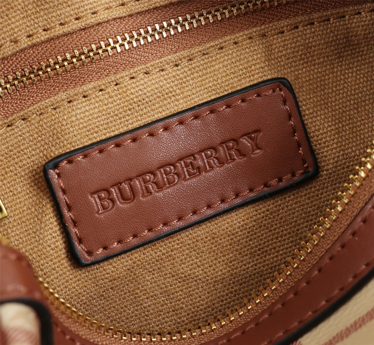 C20 🔥🔥B brand Haymarket Check checked Barbour pillow bag full-grain leather 😄 top-grade polished hardware  highly versatile  highly functional  size: 20cm14cm11cm, 1218 — image 8