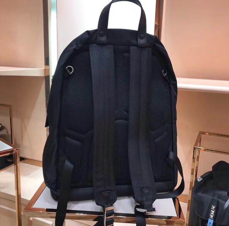 C6989 Prada🇫🇷 High-quality original items from the exclusive stores🇫🇷 Model: 2VZ066#‼️ Classic shoulder bag from the exclusive store😣 Simple and elegant design elements😉 The craftsmanship is absolutely excellent👍🏼 It’s easy to access the store without any — image 3