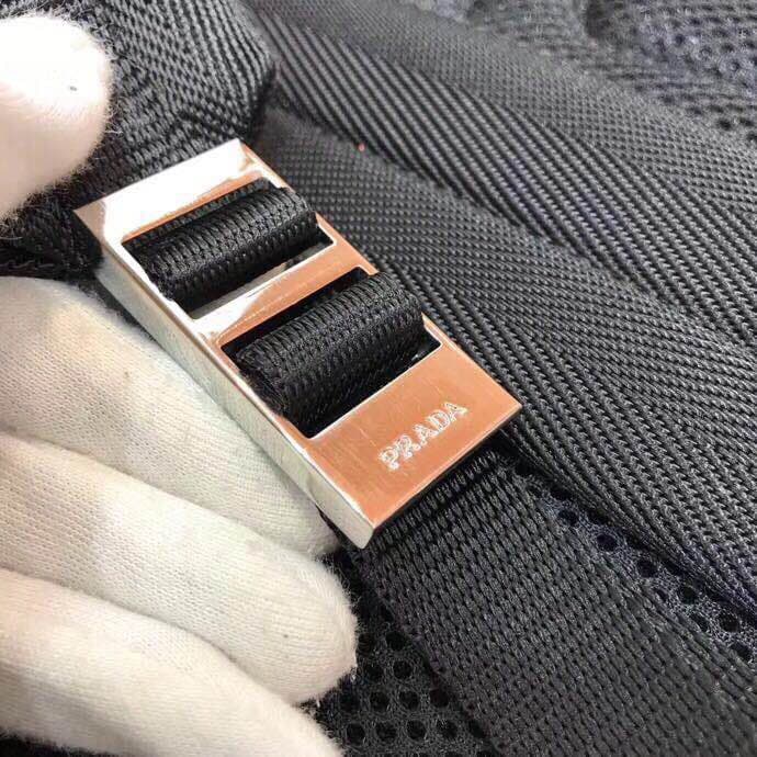C6989 Prada🇫🇷 High-quality original items from the exclusive stores🇫🇷 Model: 2VZ066#‼️ Classic shoulder bag from the exclusive store😣 Simple and elegant design elements😉 The craftsmanship is absolutely excellent👍🏼 It’s easy to access the store without any — image 7