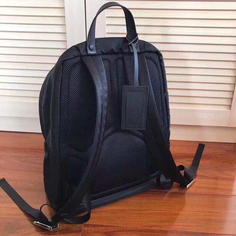 C6988 Latest bestseller ✨ High-quality original items. Prada’s latest model: 2VZ069. Imported factory-style parachute material. Utilizes imported equipment ✈️; all details are clearly marked with ZP. Original hardware components are also included, and the — image 4