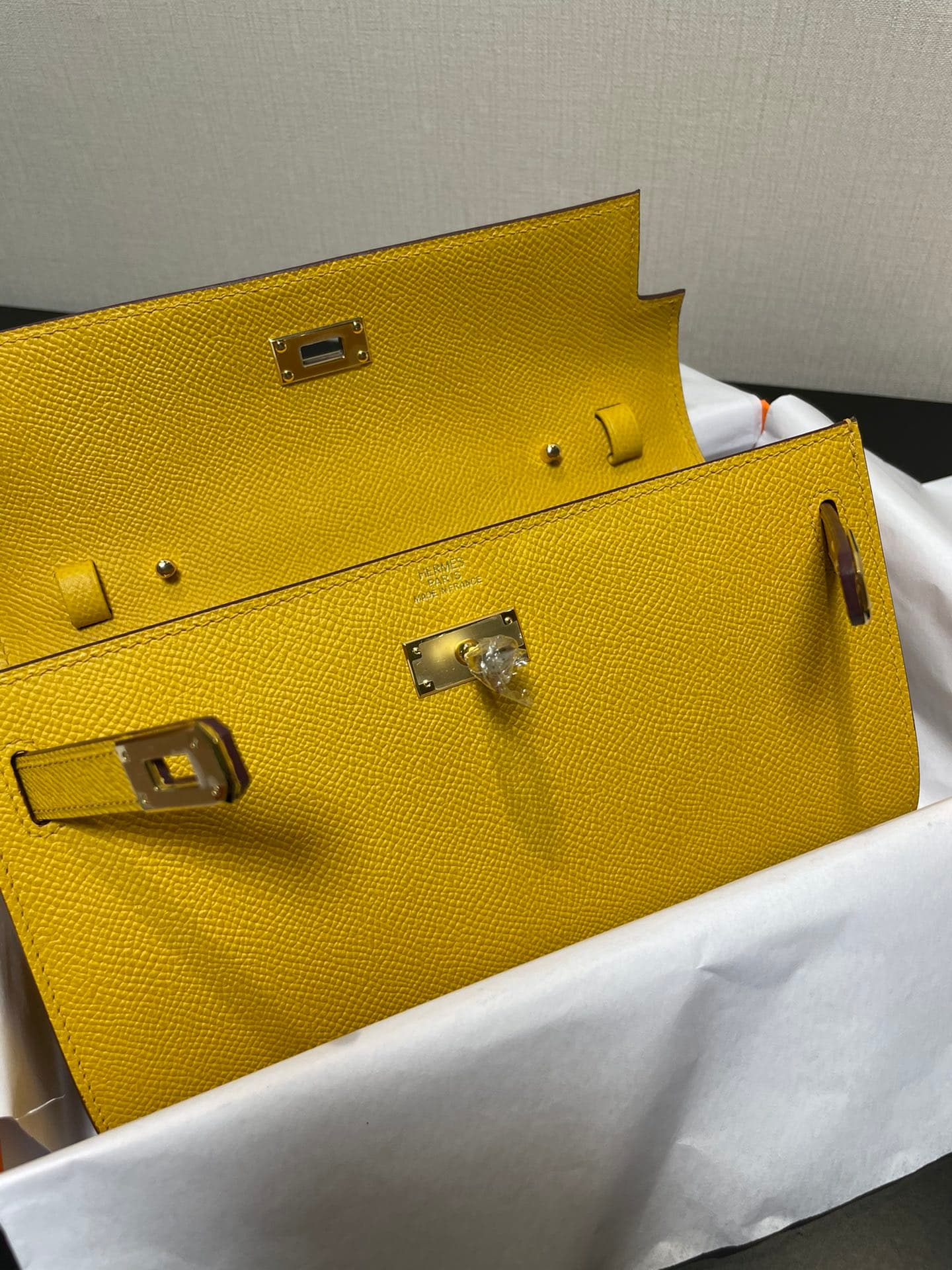 C4867 Kelly woc is a highly popular product; everyone will buy it. It’s practical and has many uses. See detailed images. Leather Epsom 【In stock】 (Dimensions: length 20.5, width 11x, thickness 2 cm) — image 4
