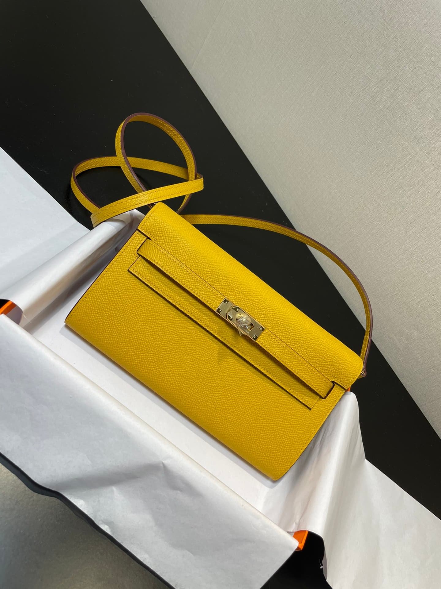 C4867 Kelly woc is a highly popular product; everyone will buy it. It’s practical and has many uses. See detailed images. Leather Epsom 【In stock】 (Dimensions: length 20.5, width 11x, thickness 2 cm) — image 7