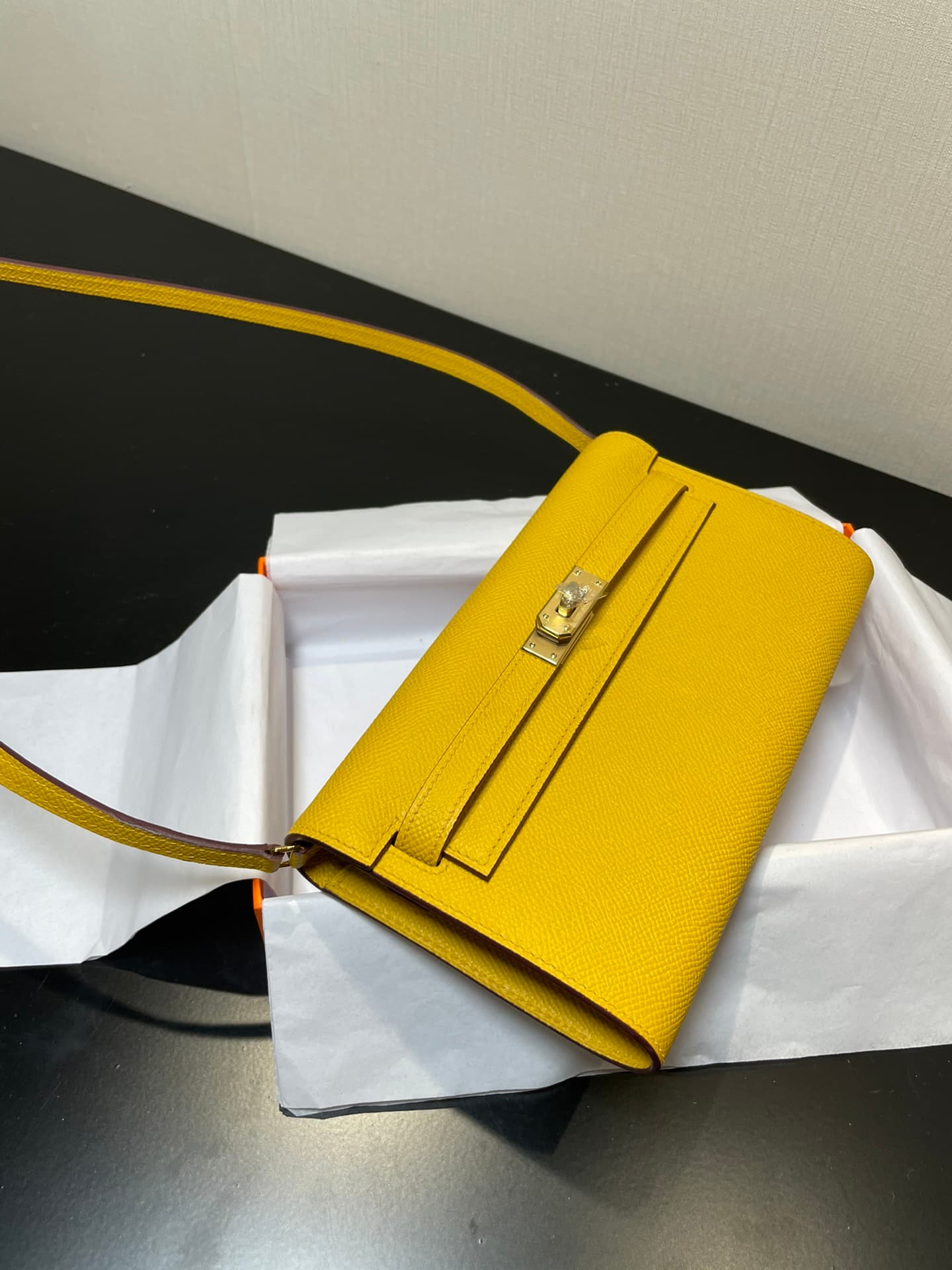 C4867 Kelly woc is a highly popular product; everyone will buy it. It’s practical and has many uses. See detailed images. Leather Epsom 【In stock】 (Dimensions: length 20.5, width 11x, thickness 2 cm) — image 8