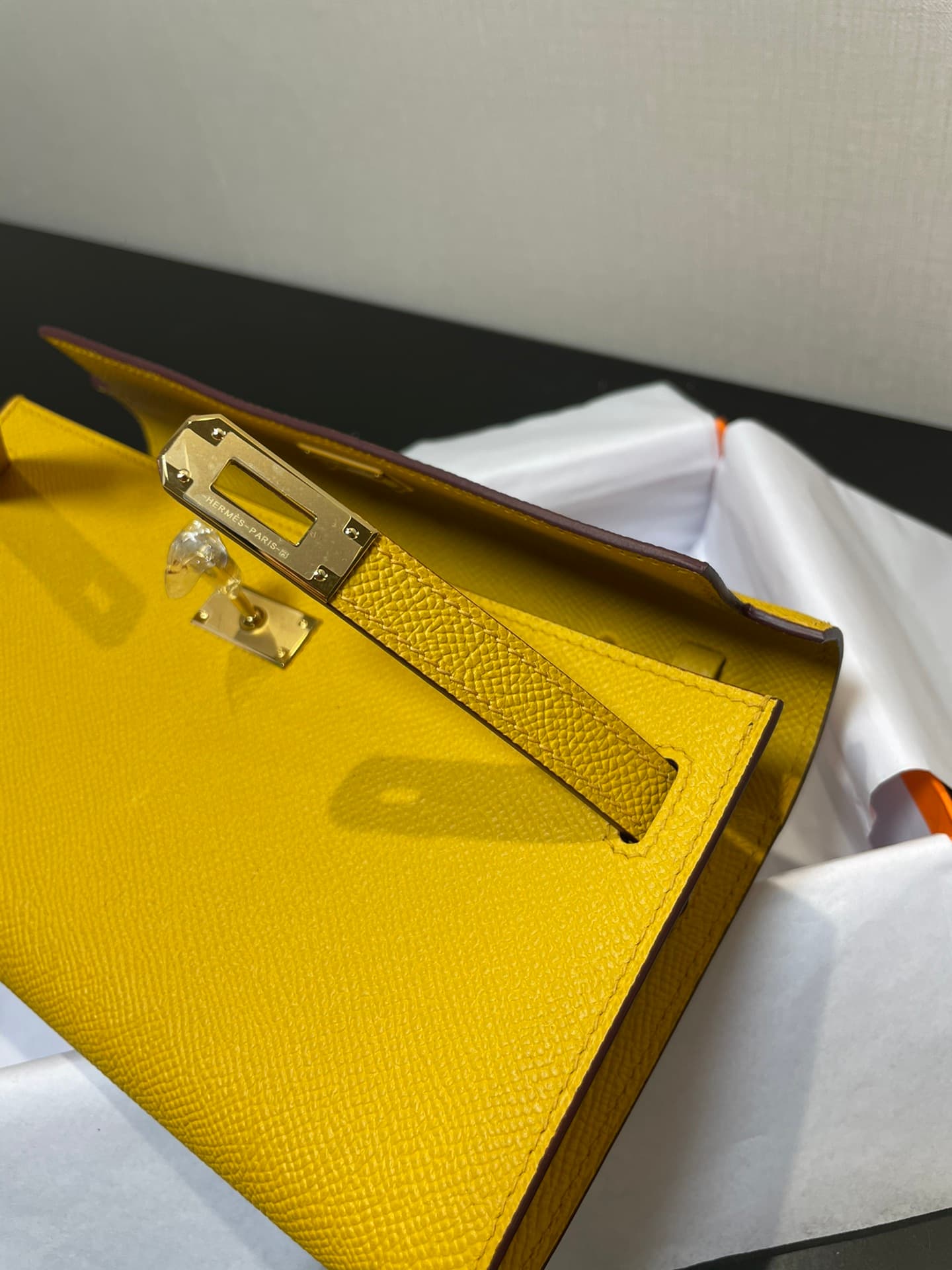 C4867 Kelly woc is a highly popular product; everyone will buy it. It’s practical and has many uses. See detailed images. Leather Epsom 【In stock】 (Dimensions: length 20.5, width 11x, thickness 2 cm) — image 6