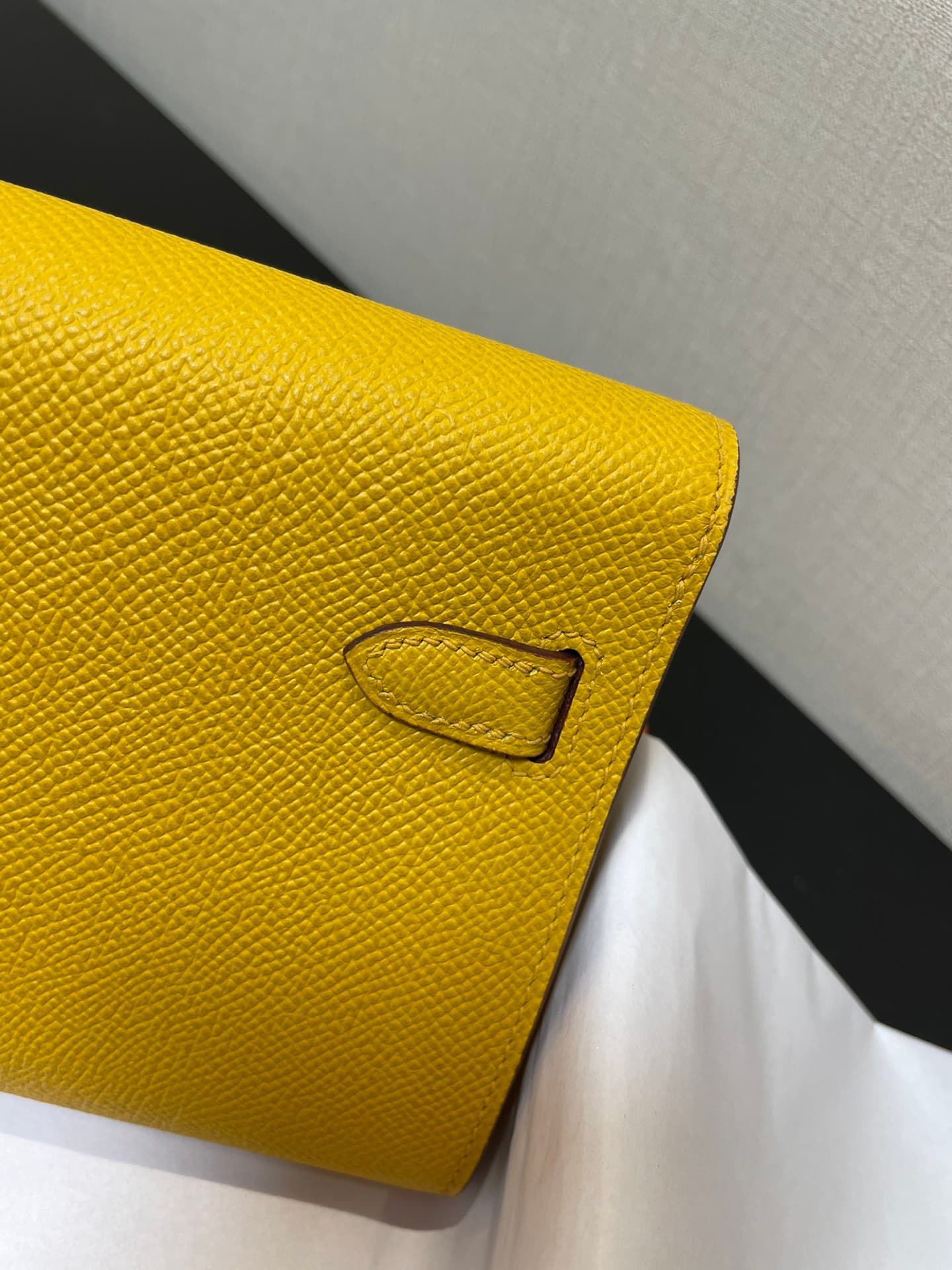 C4867 Kelly woc is a highly popular product; everyone will buy it. It’s practical and has many uses. See detailed images. Leather Epsom 【In stock】 (Dimensions: length 20.5, width 11x, thickness 2 cm) — image 3