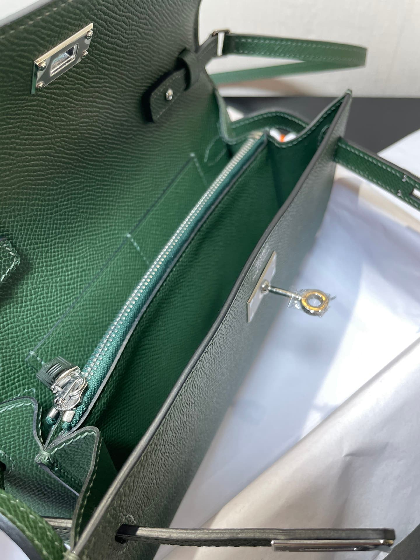 C4866 Kelly woc is a best-selling item; everyone will buy it. It’s practical and has many uses. See detailed images. Leather material, epsom 【in stock】 (Dimensions: length 20.5, width 11x, thickness 2 cm) — image 5