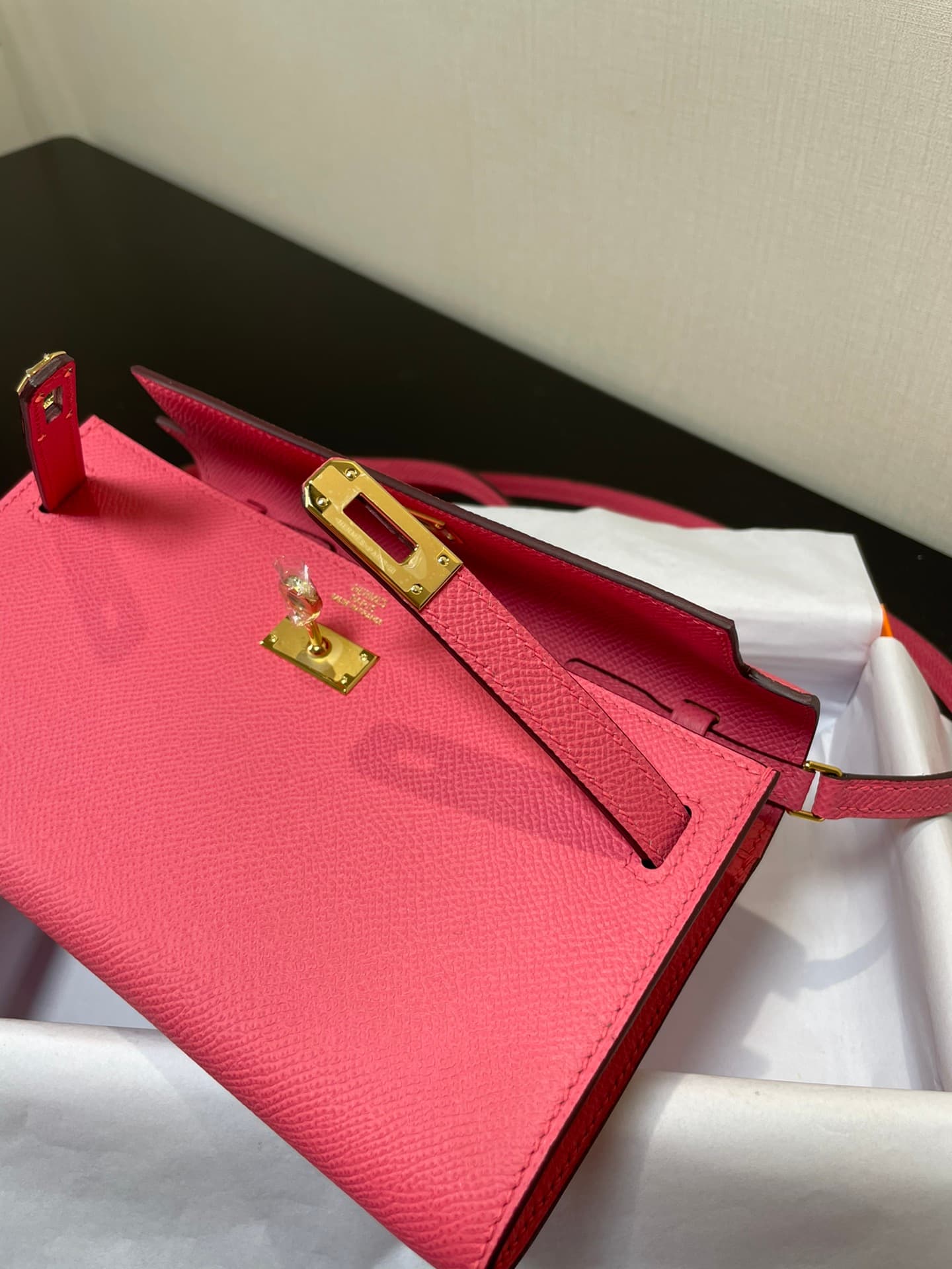 C4868 Kelly woc is a highly popular product; everyone will buy it. It’s practical and has many uses. See the detailed images. The color is lipstick, and the material is Epsom. 【In stock】 (Dimensions: length 20.5, width 11x, height 2 cm) — image 5