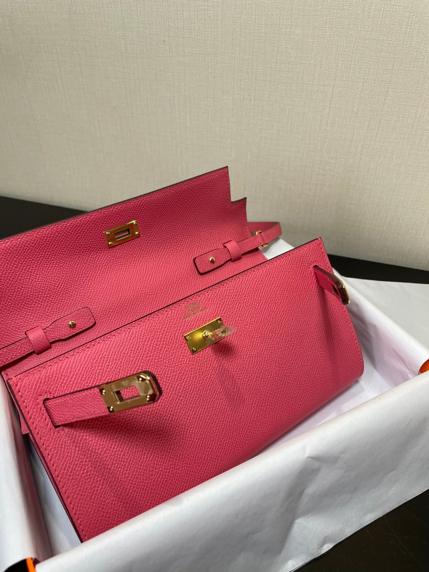 C4868 Kelly woc is a highly popular product; everyone will buy it. It’s practical and has many uses. See the detailed images. The color is lipstick, and the material is Epsom. 【In stock】 (Dimensions: length 20.5, width 11x, height 2 cm) — image 3