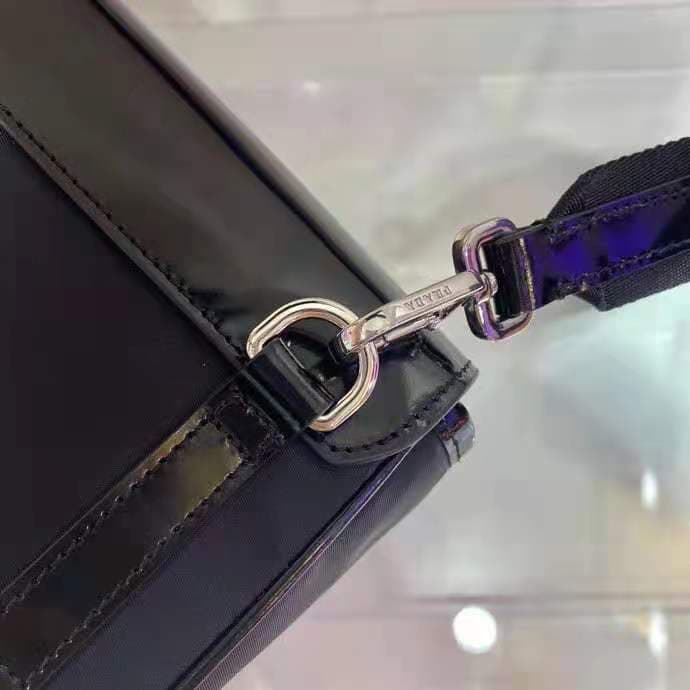 C7010 🎉 New postal courier bag 🎉 2VD044 is available now 👏👏 This shoulder bag is made of Re-Nylon, a recycled nylon material, with leather details, offering a modern and stylish design. ECONYL® is a type of recycled nylon yarn produced from purified ocean — image 8
