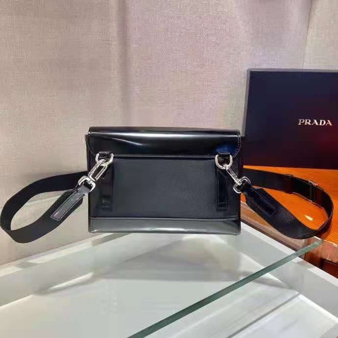 C7010 🎉 New postal courier bag 🎉 2VD044 is available now 👏👏 This shoulder bag is made of Re-Nylon, a recycled nylon material, with leather details, offering a modern and stylish design. ECONYL® is a type of recycled nylon yarn produced from purified ocean — image 5