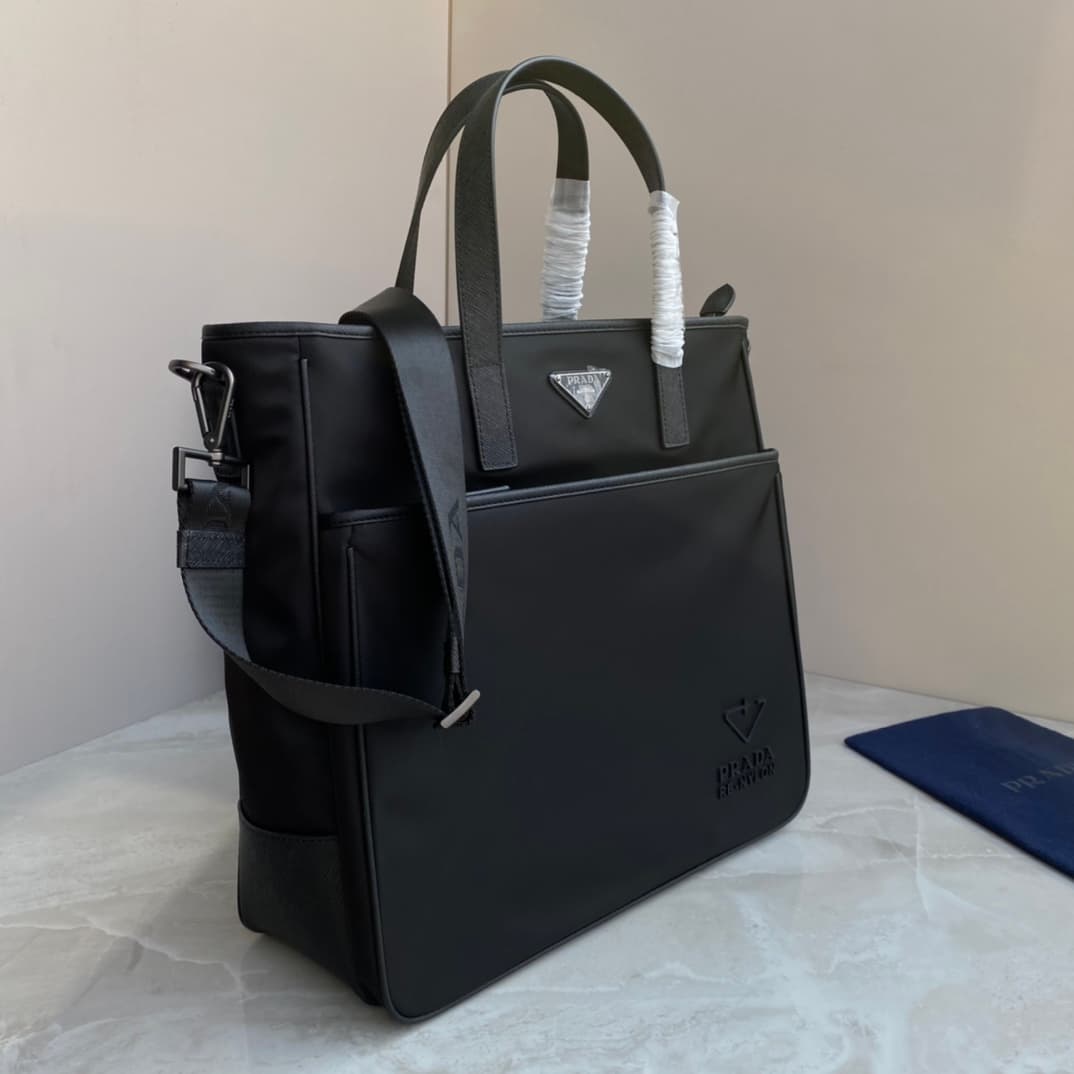 C6928 Batch of new men’s bags from P brand. 2VG032 label, original product. Made with imported nylon and Saffiano leather for edges and handles; polished steel accessories and black titanium zippers. Removable and adjustable shoulder strap. Many compartme — image 2