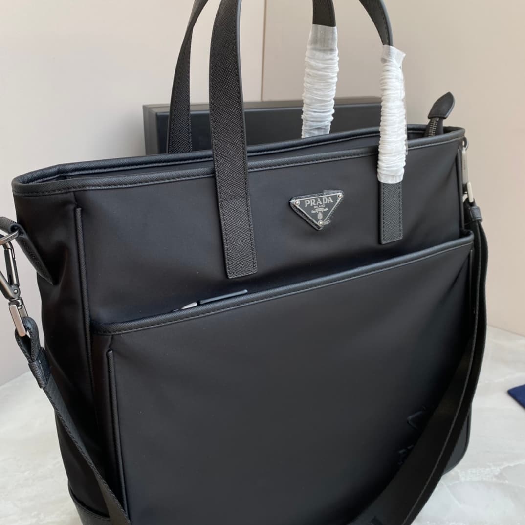 C6928 Batch of new men’s bags from P brand. 2VG032 label, original product. Made with imported nylon and Saffiano leather for edges and handles; polished steel accessories and black titanium zippers. Removable and adjustable shoulder strap. Many compartme — image 5