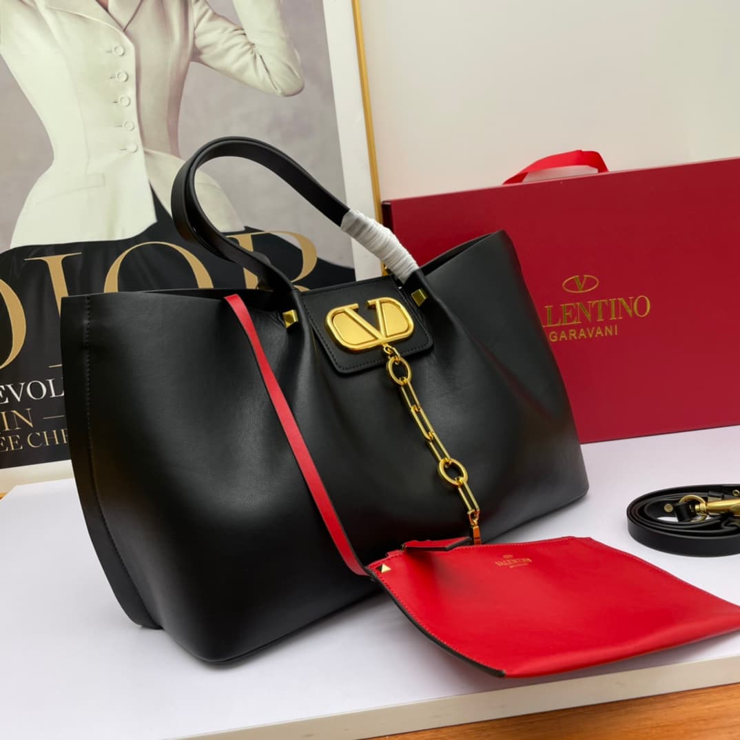 C7750 Large Valentino 🆕VLOGO Garavani Escape calf leather shopping bag, with decorative logo patches. Red details are added on both sides of the bag. Vintage brass finishing rivets and metal details🤖️ Metal logo that opens and closes🌹 Foot protection on t — image 2