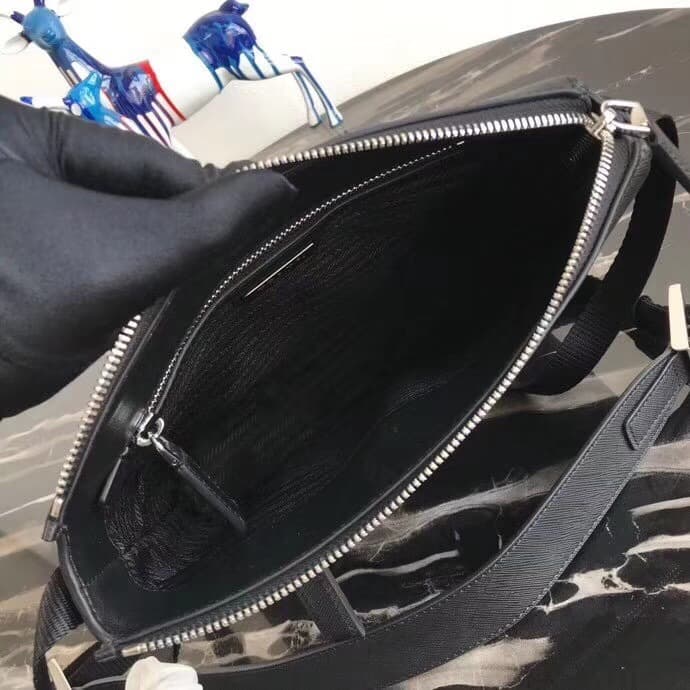 C6938 👻 New shoulder bag model 2VH062 is in stock!💝💝 High-quality saffiano leather from the manufacturer🅰️ This shoulder bag features clean and elegant design. On the front, there are a zipper pocket and a magnetic closure pocket; inside, there’s another  — image 8