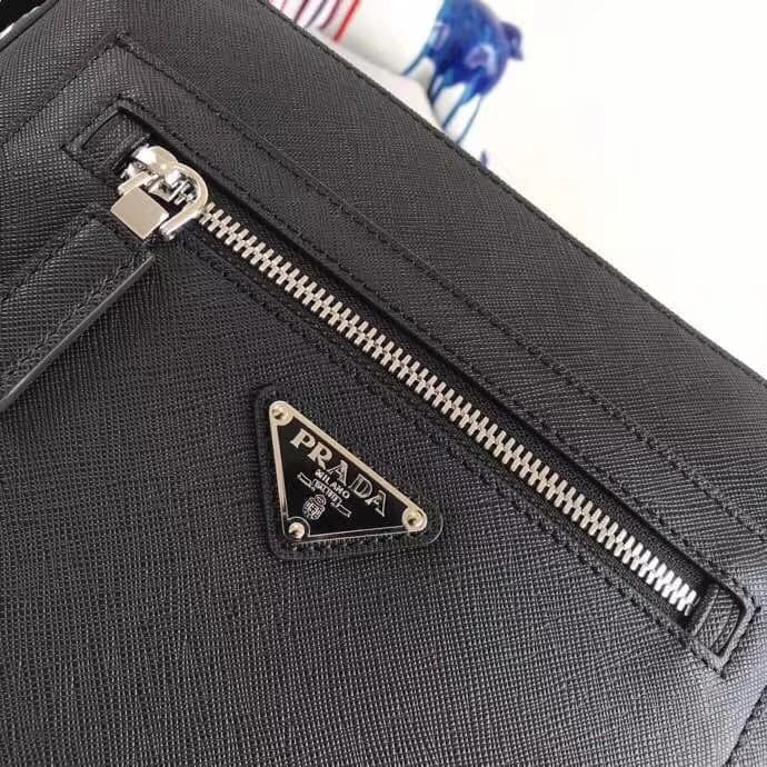 C6938 👻 New shoulder bag model 2VH062 is in stock!💝💝 High-quality saffiano leather from the manufacturer🅰️ This shoulder bag features clean and elegant design. On the front, there are a zipper pocket and a magnetic closure pocket; inside, there’s another  — image 5