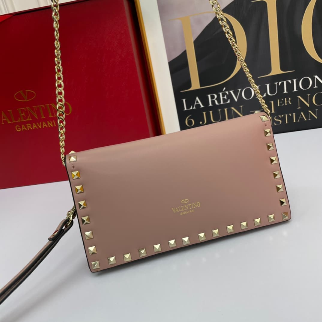 C7748 Small size Vacation. Valentino💥 Classic model from the official store; always sells well❤❤❤ Valentino Rocksud is extremely popular🔥 Small size “handbag”. Imported South African cowhide leather paired with 24k vacuum-plated hardware✨✨✨ High-end produ — image 2