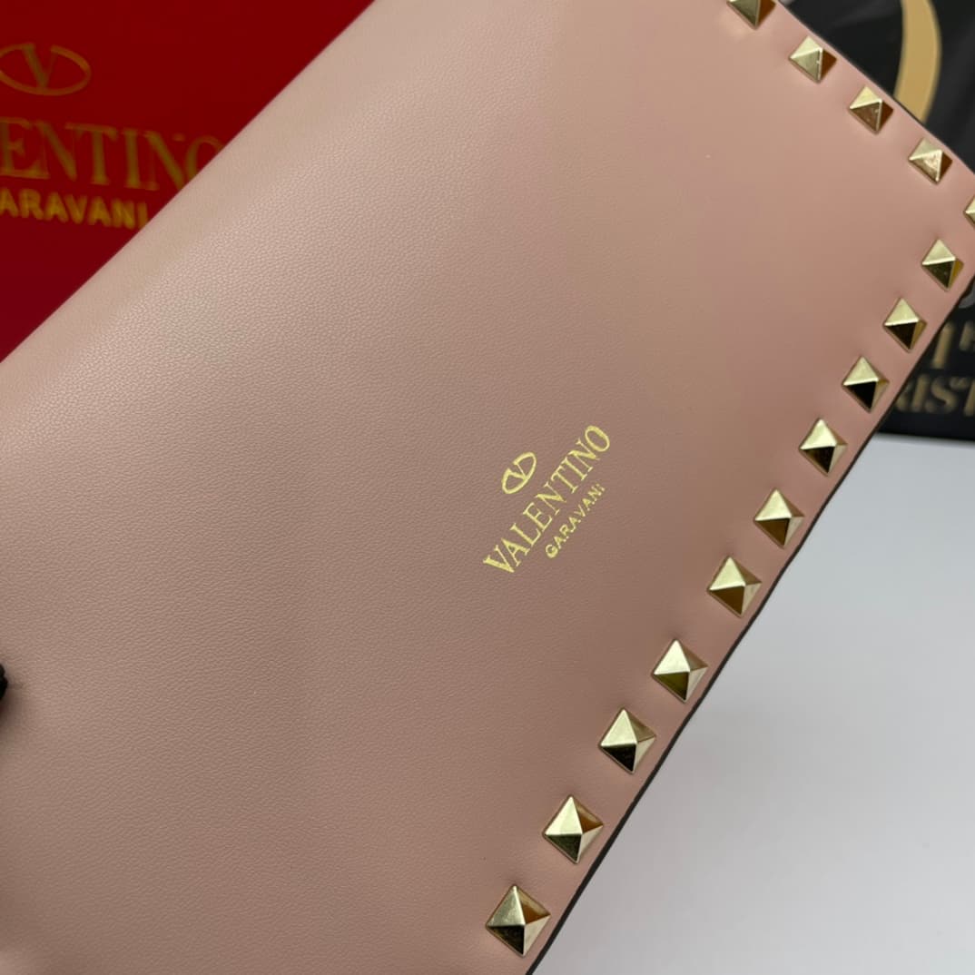 C7748 Small size Vacation. Valentino💥 Classic model from the official store; always sells well❤❤❤ Valentino Rocksud is extremely popular🔥 Small size “handbag”. Imported South African cowhide leather paired with 24k vacuum-plated hardware✨✨✨ High-end produ — image 5