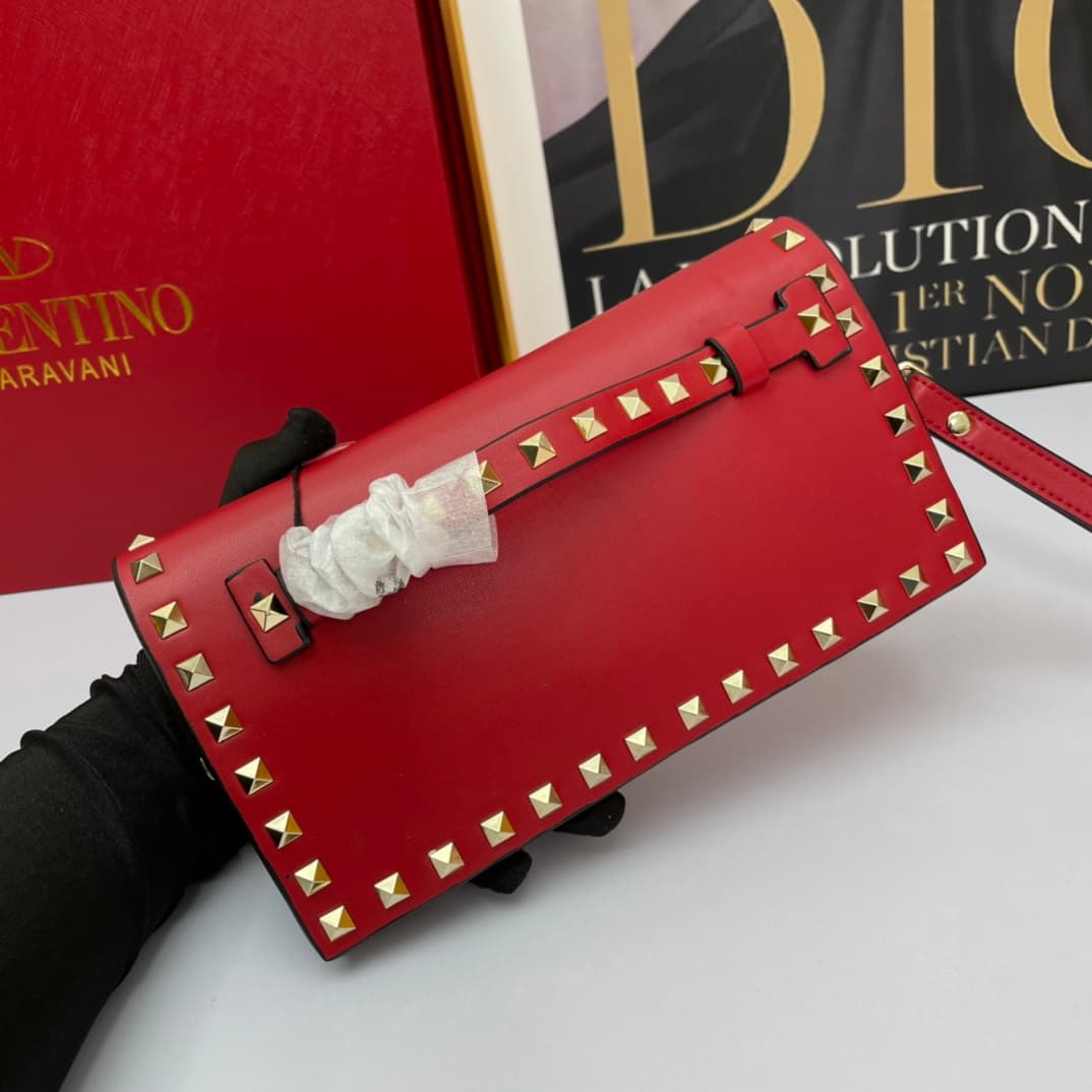 C7746 Small size Vacation. Valentino💥 Classic model from the official store; always sells well❤❤❤ Valentino Rocksud is extremely popular🔥 Small size “handbag” made of imported South African cowhide, paired with 24k vacuum-plated hardware✨✨✨ High-end produ — image 3