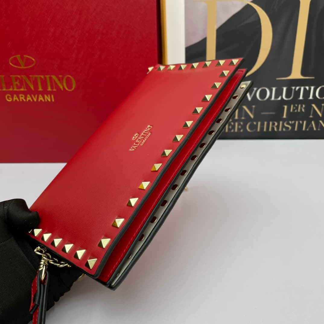 C7746 Small size Vacation. Valentino💥 Classic model from the official store; always sells well❤❤❤ Valentino Rocksud is extremely popular🔥 Small size “handbag” made of imported South African cowhide, paired with 24k vacuum-plated hardware✨✨✨ High-end produ — image 4