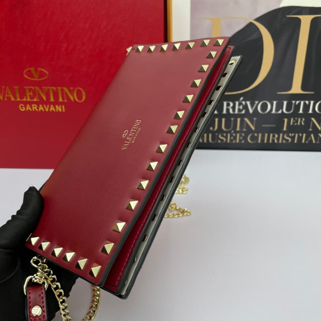 C7744 Small size Vacation. Valentino💥 Classic model from the official store; always sells well❤❤❤ Valentino Rocksud is extremely popular🔥 Small size “handbag” made of imported South African cowhide, paired with 24k vacuum-plated hardware✨✨✨ High-end produ — image 4