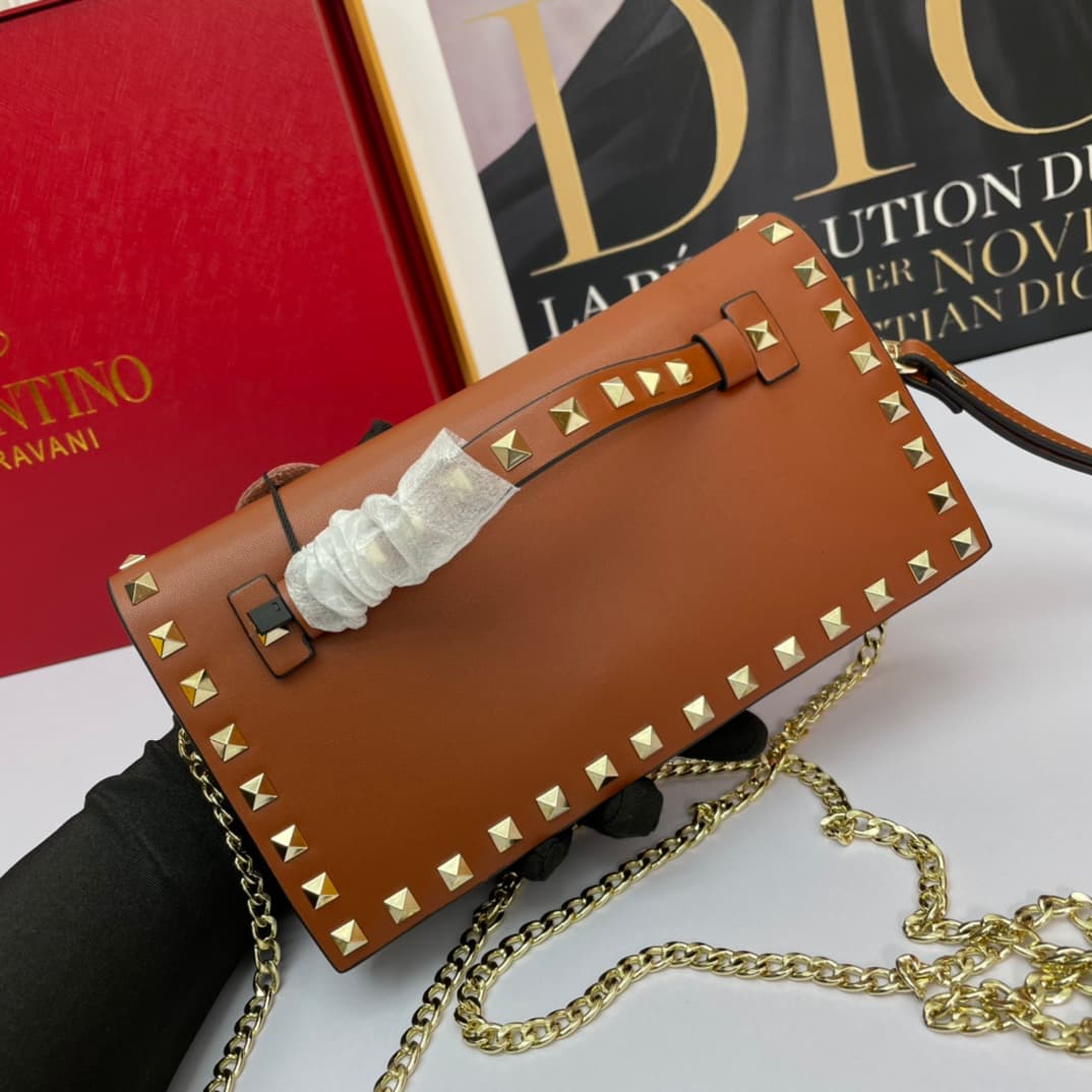 C7747 Small size Vacation. Valentino💥 Classic model from the official store; always sells well❤❤❤ Valentino Rocksud is extremely popular🔥 Small size “handbag”. Imported South African cowhide leather, paired with 24k vacuum electroplated hardware✨✨✨ High-e — image 3