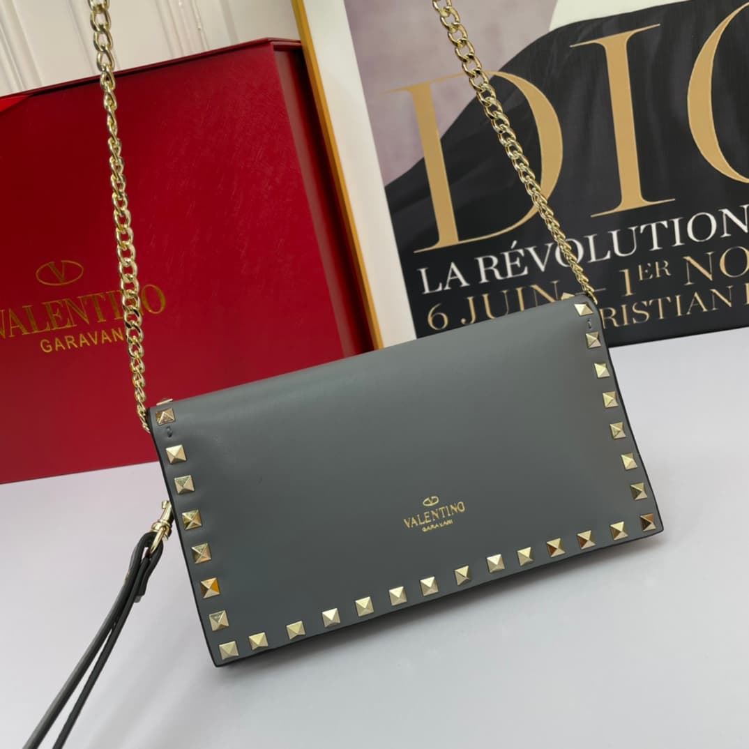 C7742 Small size Vacation. Valentino💥 Classic model from the official store; always sells well❤❤❤ Valentino Rocksud is extremely popular🔥 Small size “handbag” made of imported South African cowhide, paired with 24k vacuum-plated hardware✨✨✨ High-end produ — image 2