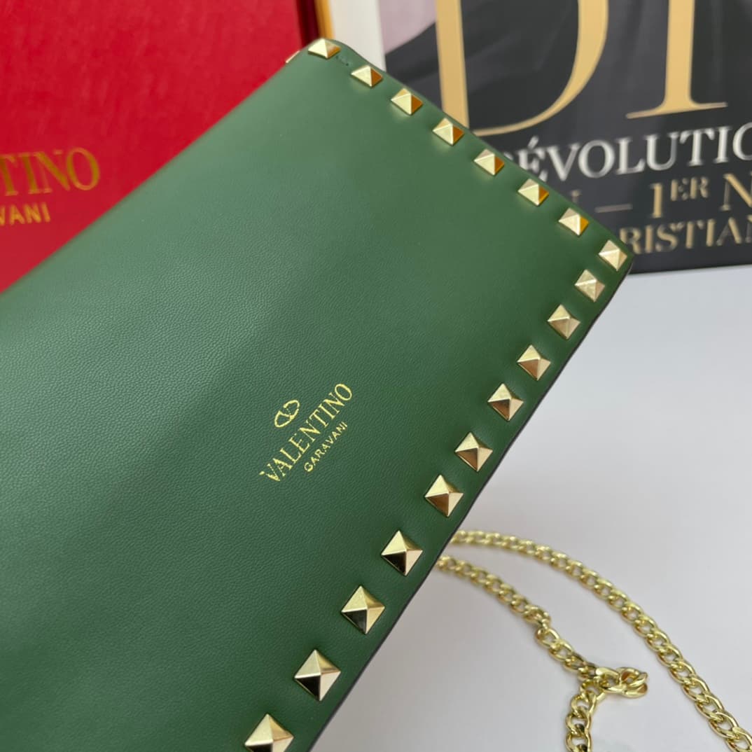 C7745 Small size Vacation. Valentino💥 Classic model from the official store; always sells well❤❤❤ Valentino Rocksud is extremely popular🔥 Small size “handbag”. Imported South African cowhide leather, paired with 24k vacuum electroplating hardware✨✨✨ High- — image 5