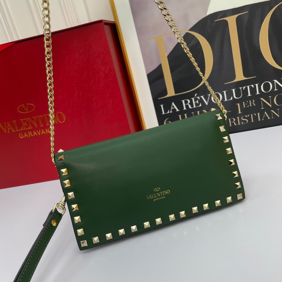 C7745 Small size Vacation. Valentino💥 Classic model from the official store; always sells well❤❤❤ Valentino Rocksud is extremely popular🔥 Small size “handbag”. Imported South African cowhide leather, paired with 24k vacuum electroplating hardware✨✨✨ High- — image 2