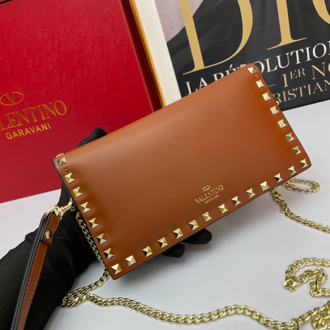 C7740 Small size Vacation. Valentino💥 Classic model from the official store; always sells well❤❤❤ Valentino Rocksud is extremely popular🔥 Small size “handbag”. Imported South African cowhide leather, paired with 24k vacuum electroplating hardware✨✨✨ High- — image 2
