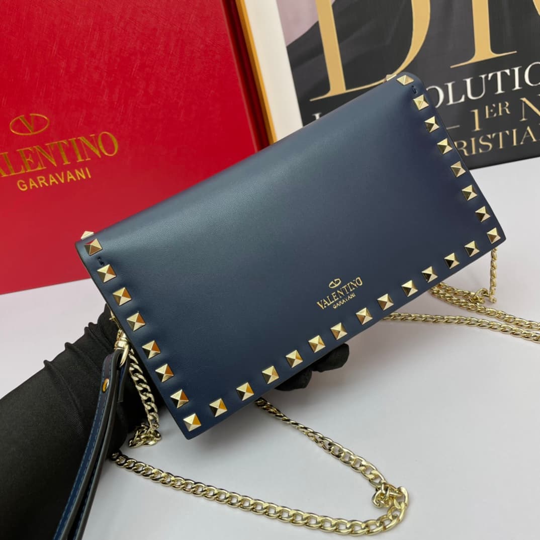 C7740 Small size Vacation. Valentino💥 Classic model from the official store; always sells well❤❤❤ Valentino Rocksud is extremely popular🔥 Small size “handbag”. Imported South African cowhide leather, paired with 24k vacuum electroplating hardware✨✨✨ High- — image 6