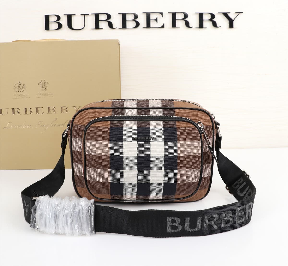 C8234 🔥🔥B brand’s new vintage/retro canvas check camera bag! The canvas check pattern becomes more beautiful as you look at it. It’s suitable for both men and women. The straps can be adjusted, and the material is soft and comfortable! It’s extremely dura — image 1