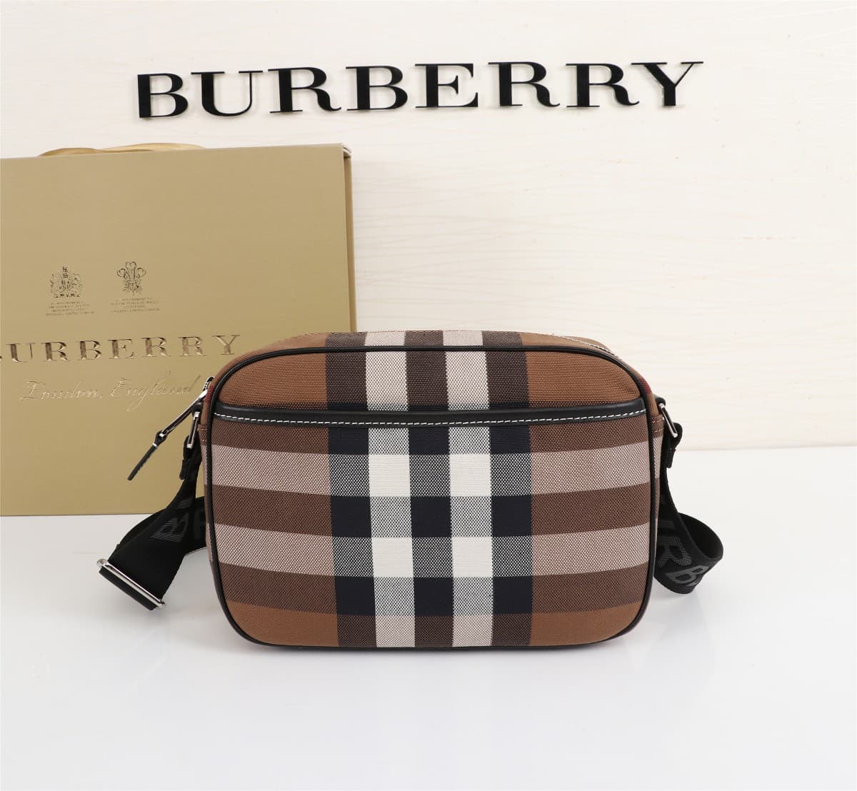 C8234 🔥🔥B brand’s new vintage/retro canvas check camera bag! The canvas check pattern becomes more beautiful as you look at it. It’s suitable for both men and women. The straps can be adjusted, and the material is soft and comfortable! It’s extremely dura — image 4