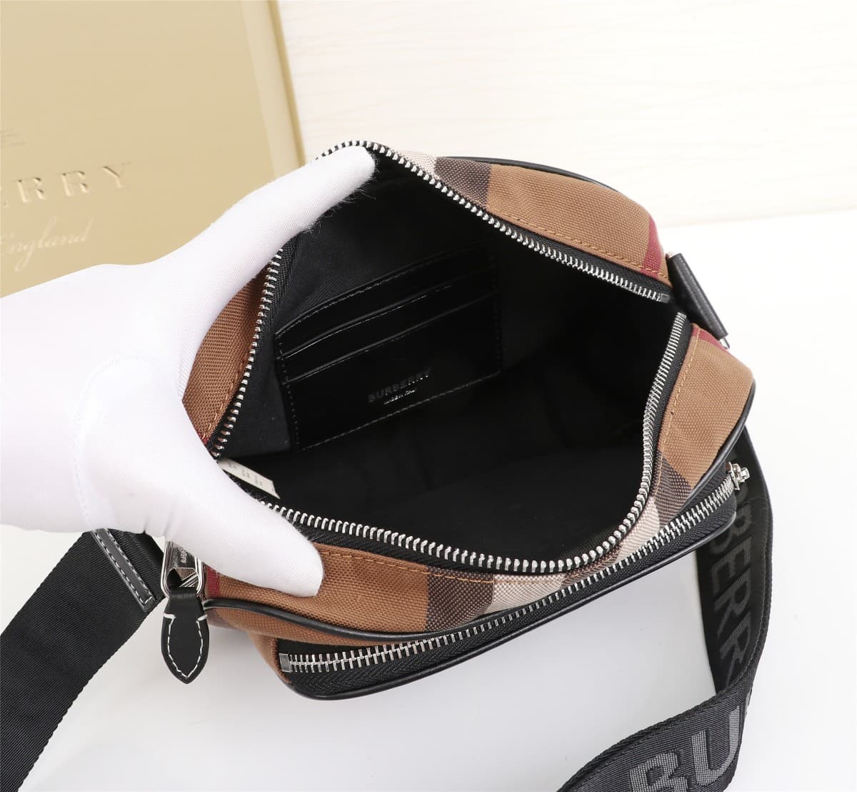 C8234 🔥🔥B brand’s new vintage/retro canvas check camera bag! The canvas check pattern becomes more beautiful as you look at it. It’s suitable for both men and women. The straps can be adjusted, and the material is soft and comfortable! It’s extremely dura — image 7