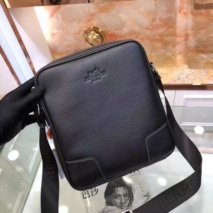 C4943 Hermes – The latest men’s briefcase by Hermes, carried across the shoulder😄 Made of genuine calfskin leather; soft texture and excellent feel. High-quality hardware zippers, fine craftsmanship. Designed specifically for Hermes. Stylish and practical — image 3