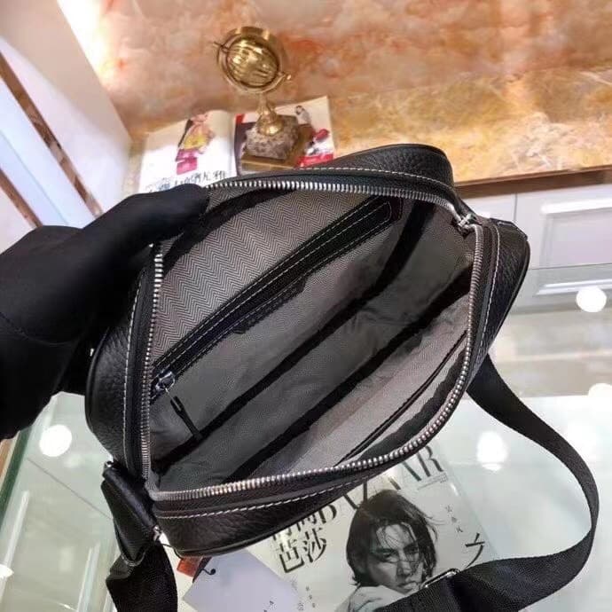 C4943 Hermes – The latest men’s briefcase by Hermes, carried across the shoulder😄 Made of genuine calfskin leather; soft texture and excellent feel. High-quality hardware zippers, fine craftsmanship. Designed specifically for Hermes. Stylish and practical — image 8