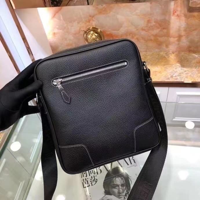 C4943 Hermes – The latest men’s briefcase by Hermes, carried across the shoulder😄 Made of genuine calfskin leather; soft texture and excellent feel. High-quality hardware zippers, fine craftsmanship. Designed specifically for Hermes. Stylish and practical — image 4