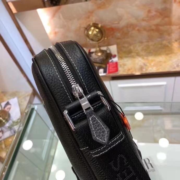 C4943 Hermes – The latest men’s briefcase by Hermes, carried across the shoulder😄 Made of genuine calfskin leather; soft texture and excellent feel. High-quality hardware zippers, fine craftsmanship. Designed specifically for Hermes. Stylish and practical — image 7