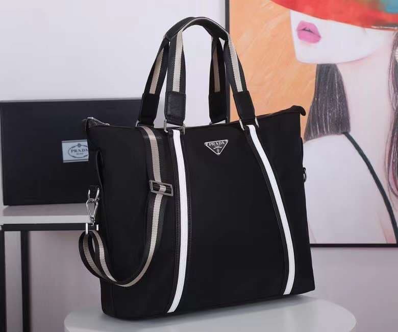 C7020 This is a popular men’s bag from Brand P. Model: 2096. It’s of top quality – made with imported parachute fabric and imported cowhide material, along with high-quality hardware. It’s lightweight and has ample space; it can be used for long distances — image 2
