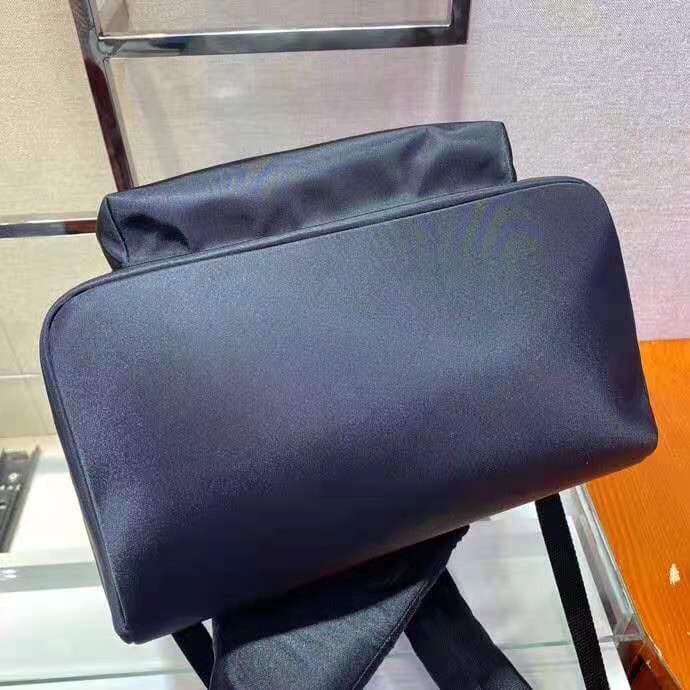 C6986 🎉 New shoulder bag 🎉 2021 – the latest shoulder bag of 2024. Made from imported Saffiano leather and imported nylon material, it features adjustable nylon straps and polished metal accessories. The nylon bag has multiple pockets and a padded back de — image 7
