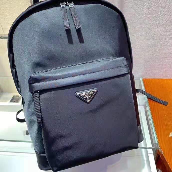 C6986 🎉 New shoulder bag 🎉 2021 – the latest shoulder bag of 2024. Made from imported Saffiano leather and imported nylon material, it features adjustable nylon straps and polished metal accessories. The nylon bag has multiple pockets and a padded back de — image 4