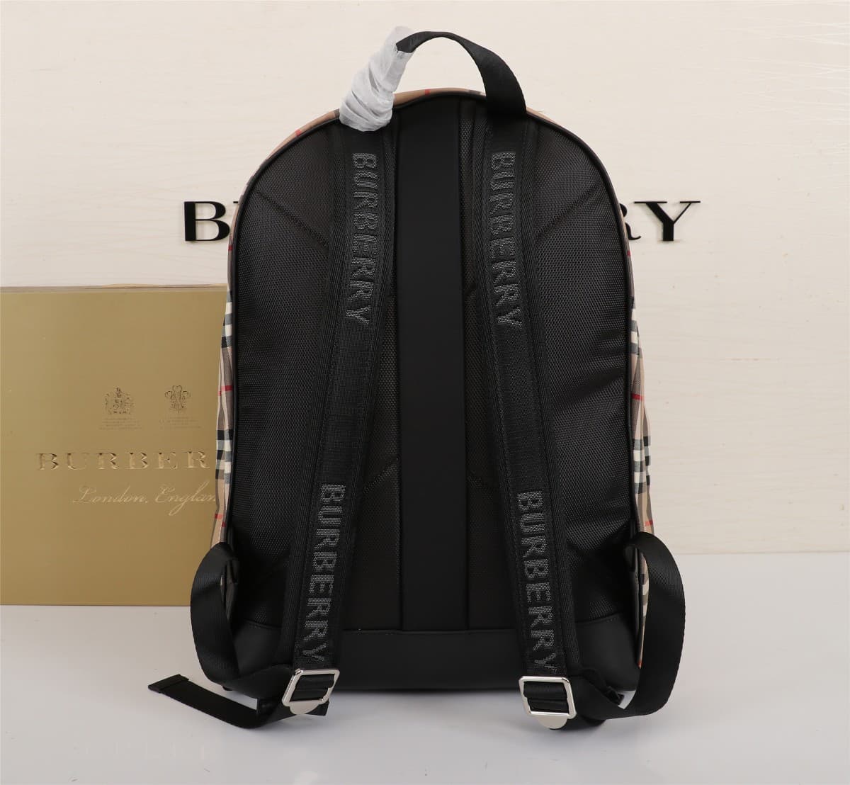 C8 🔥🔥 B家3986 shoulder bag, decorated with vintage/retro pattern, featuring smooth leather trim, [Rose] shoulder straps adorned with Burber*y letteric knitted logo. Dimensions: 30.5×14.5×42.5cm — image 4
