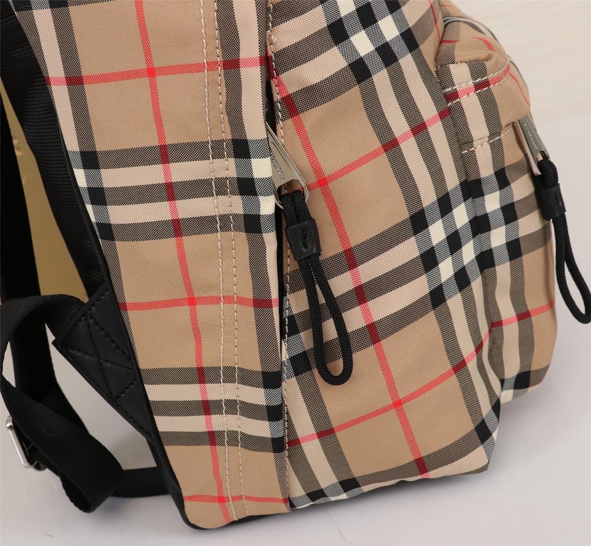 C8 🔥🔥 B家3986 shoulder bag, decorated with vintage/retro pattern, featuring smooth leather trim, [Rose] shoulder straps adorned with Burber*y letteric knitted logo. Dimensions: 30.5×14.5×42.5cm — image 5