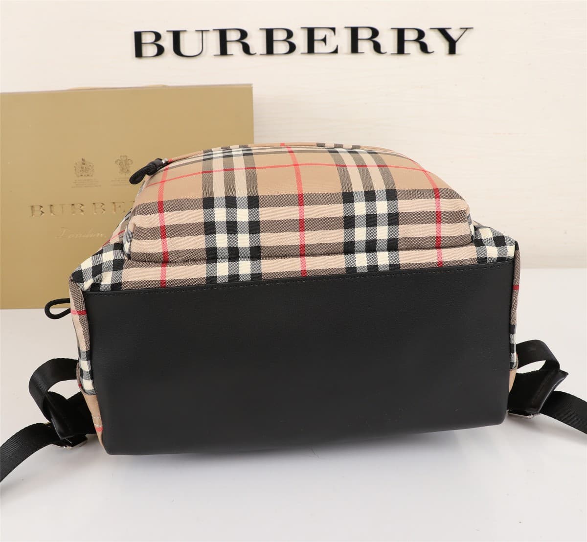 C8 🔥🔥 B家3986 shoulder bag, decorated with vintage/retro pattern, featuring smooth leather trim, [Rose] shoulder straps adorned with Burber*y letteric knitted logo. Dimensions: 30.5×14.5×42.5cm — image 7