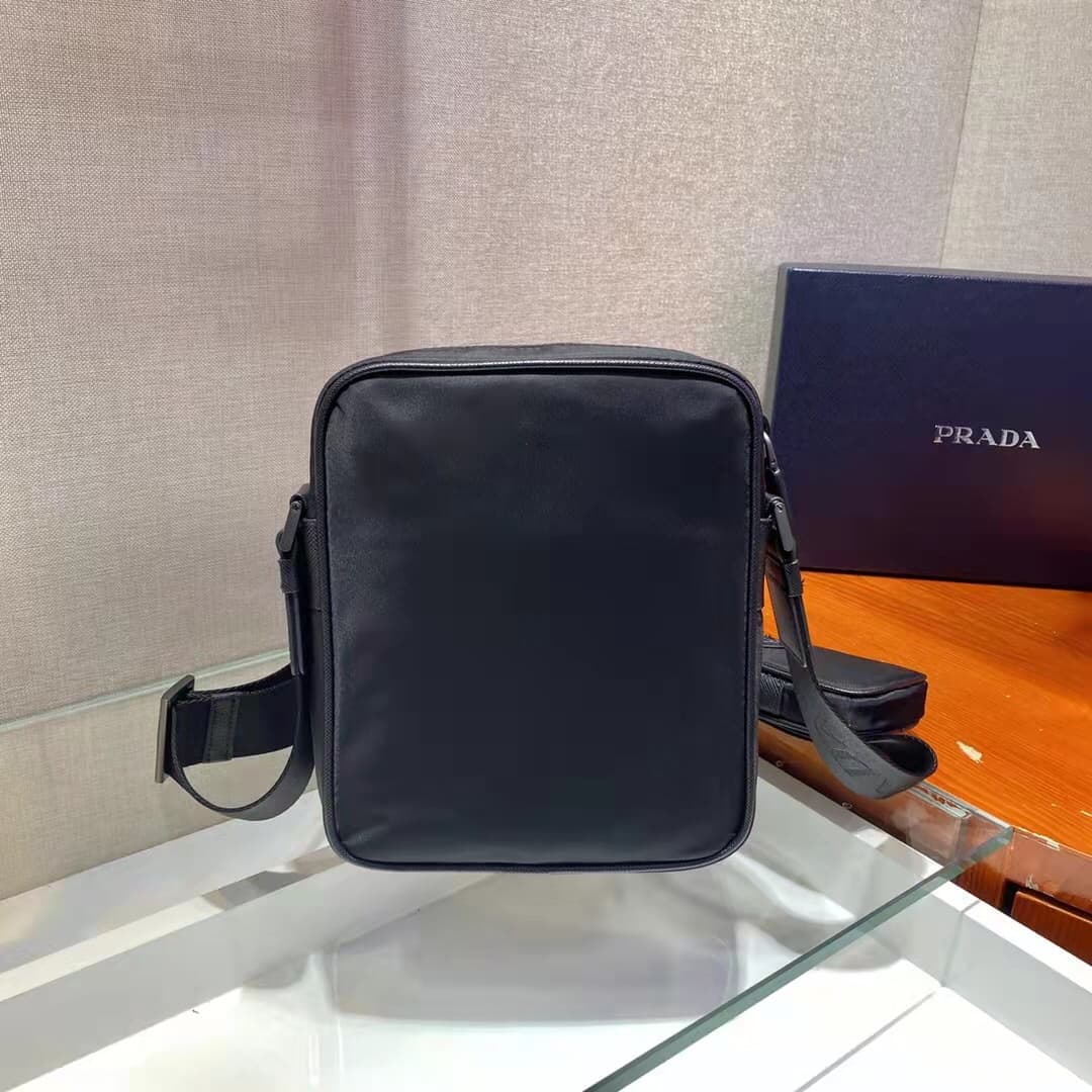 C6930 Batch 🎉〖with original boxes〗 Eco-friendly collection 🎉2VH112A 🎉This innovative crossbody bag is made of recycled nylon, and its design inspired by sports activities gives it a versatile style. The detachable pockets highlight its functionality. The  — image 4