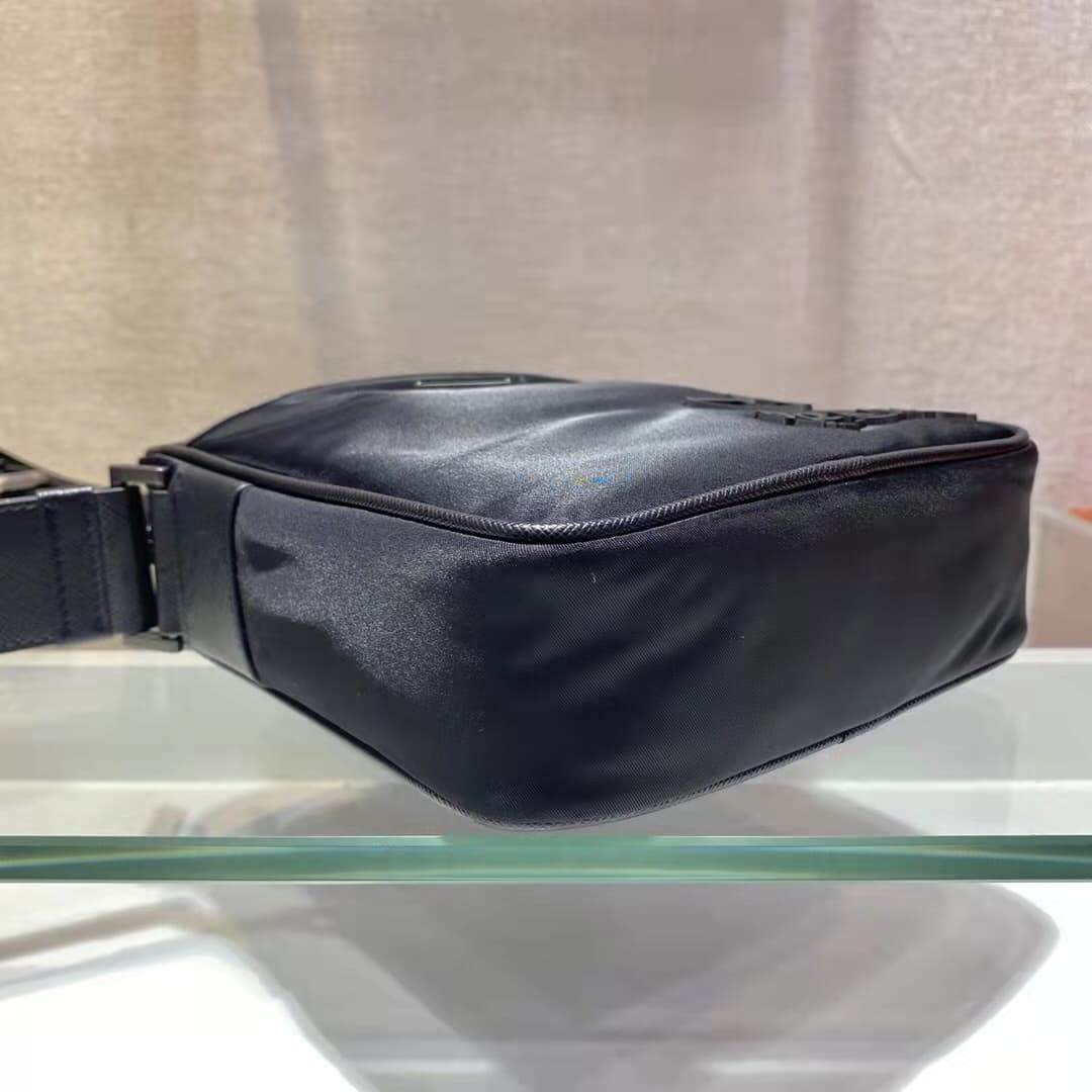 C6930 Batch 🎉〖with original boxes〗 Eco-friendly collection 🎉2VH112A 🎉This innovative crossbody bag is made of recycled nylon, and its design inspired by sports activities gives it a versatile style. The detachable pockets highlight its functionality. The  — image 5