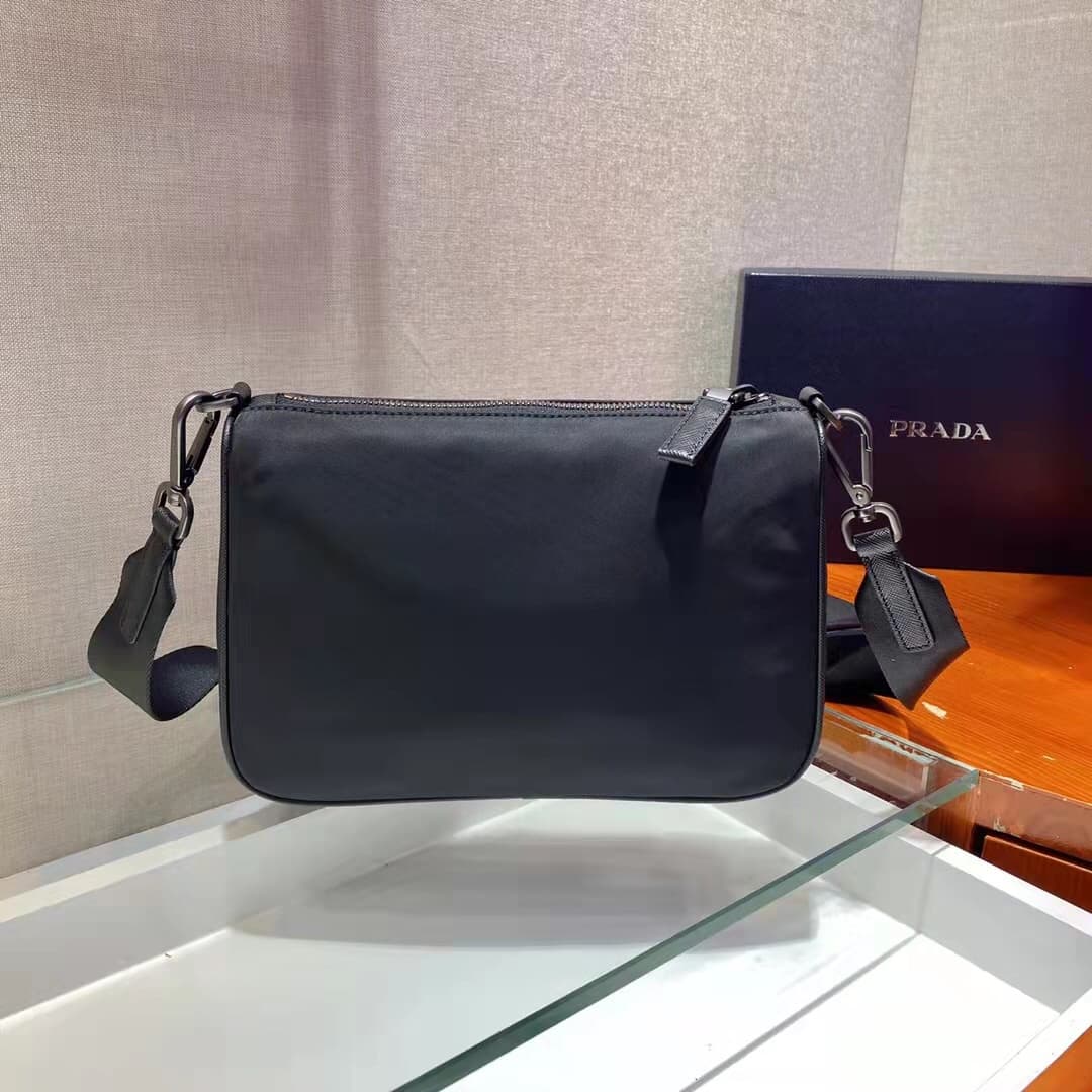 C6929 🎉 Eco-friendly Collection🎉2VH113🎉🎉 This crossbody bag is crafted from innovative recycled nylon material, giving it a sporty look. Exquisite Saffiano leather embellishments, along with stylish knitted nylon and leather straps with detachable pockets — image 4