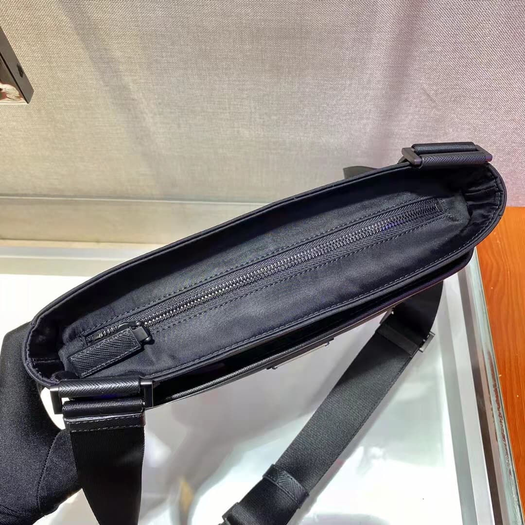 C6926 🎉 Environmental Protection Collection🎉🎉 New 2VH118 men’s crossbody bag🎉🎉 This square shoulder bag is made of innovative recycled nylon material, featuring a unique slim design. The adjustable knitted nylon strap with detachable pockets is a distinct — image 5