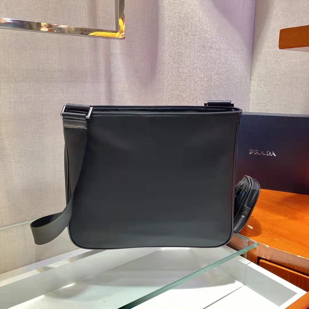 C6926 🎉 Environmental Protection Collection🎉🎉 New 2VH118 men’s crossbody bag🎉🎉 This square shoulder bag is made of innovative recycled nylon material, featuring a unique slim design. The adjustable knitted nylon strap with detachable pockets is a distinct — image 3