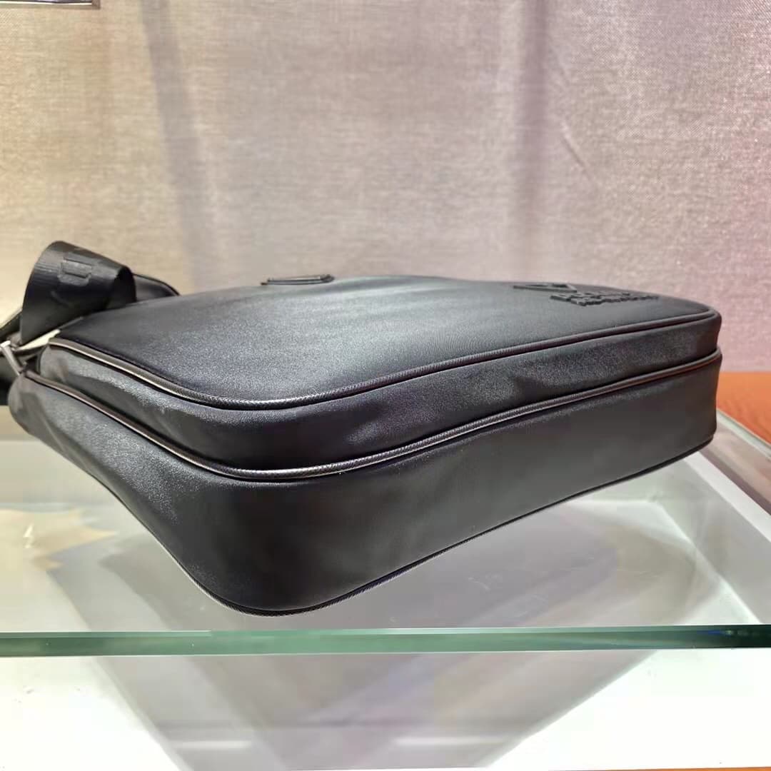 C6926 🎉 Environmental Protection Collection🎉🎉 New 2VH118 men’s crossbody bag🎉🎉 This square shoulder bag is made of innovative recycled nylon material, featuring a unique slim design. The adjustable knitted nylon strap with detachable pockets is a distinct — image 4