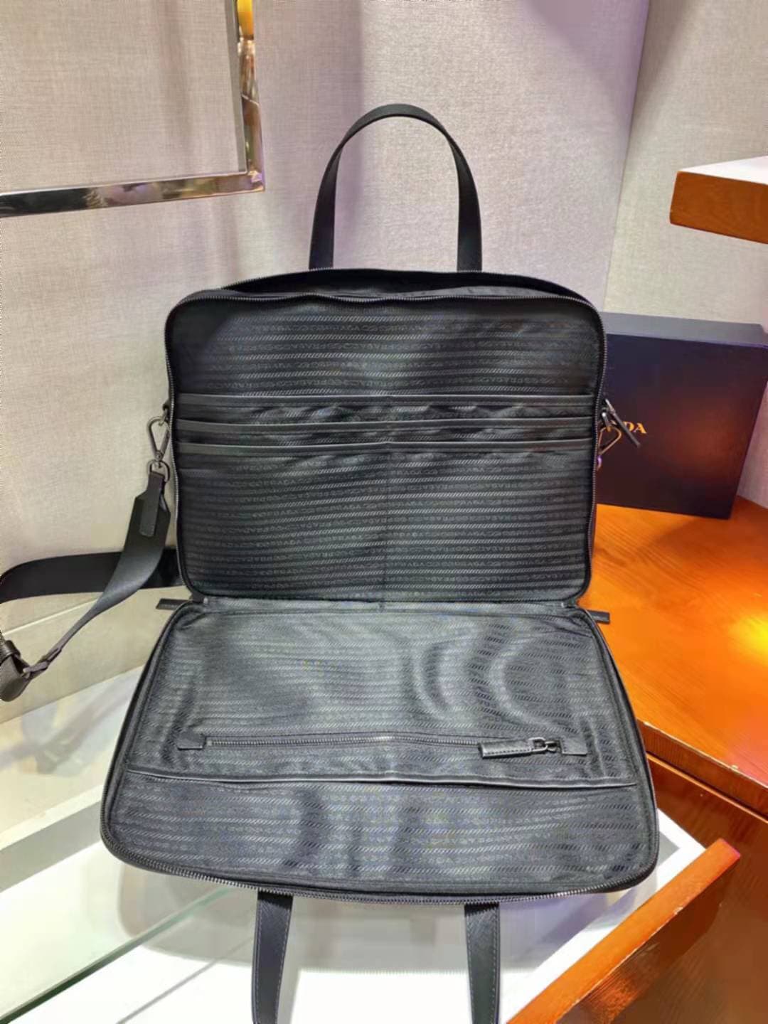 C6927 🎉 Environmental Protection Collection🎉 New 2VE005 briefcase🎉🎉 This reimagined men’s briefcase made of recycled nylon brings a fresh touch to the new season. It features dual handles and detachable shoulder straps, along with a distinctive recycled n — image 6